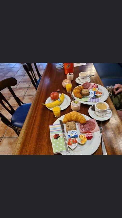 Zak Neuhausen Hostel Neuhausen Am Rheinfall Kültér fotó