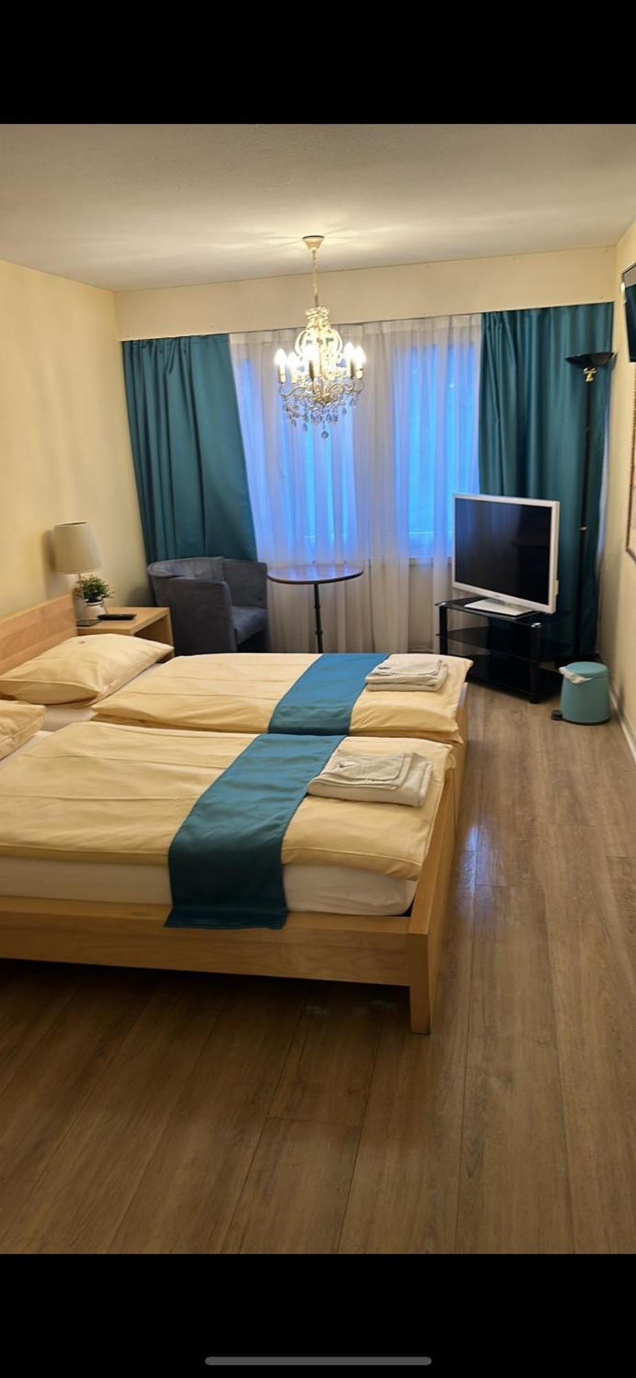 Zak Neuhausen Hostel Neuhausen Am Rheinfall Kültér fotó