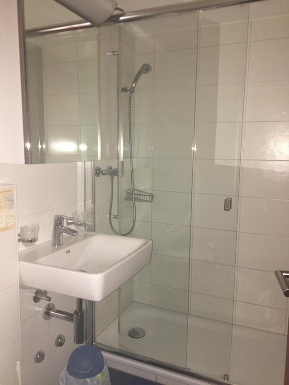 Zak Neuhausen Hostel Neuhausen Am Rheinfall Kültér fotó