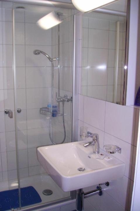 Zak Neuhausen Hostel Neuhausen Am Rheinfall Kültér fotó